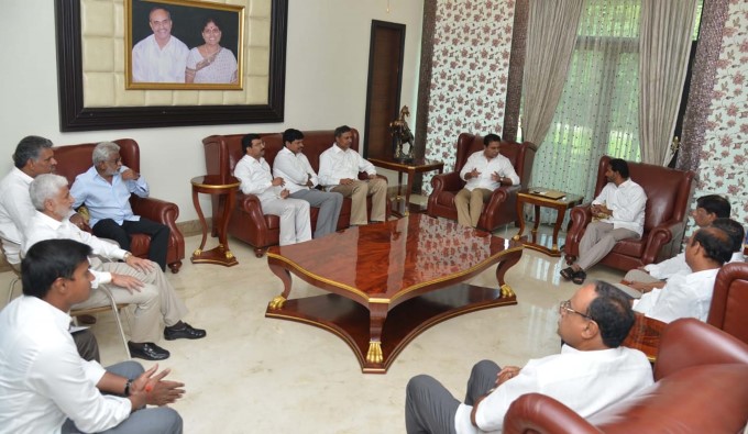 KT Rama Rao Meets YSRCP Chief YS Jaganmohan Reddy
