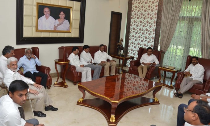 KT Rama Rao Meets YSRCP Chief YS Jaganmohan Reddy