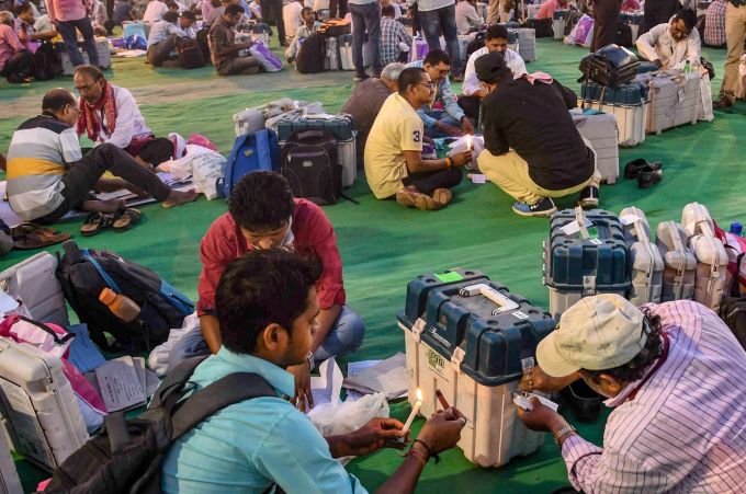 News in Photos (19 May 2019) | Photos of Top News Today - Oneindia Gallery