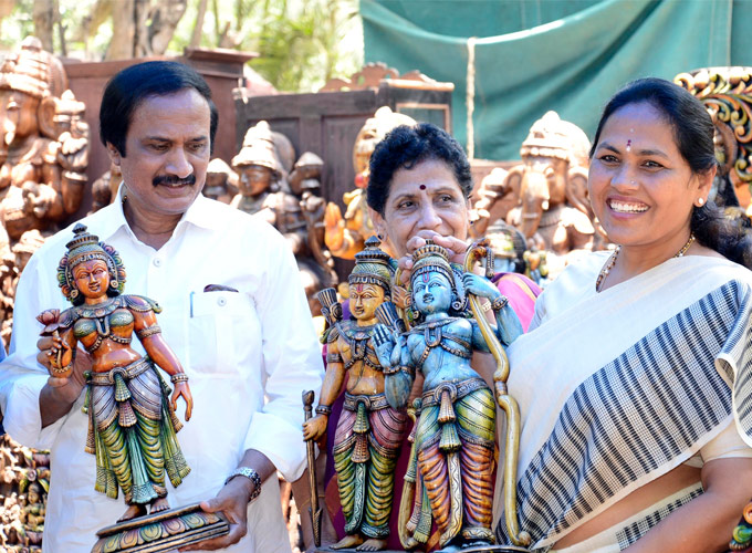 Shobha Karandlaje Inaugurated Bengaluru Utsava At Chitrakala Parishath