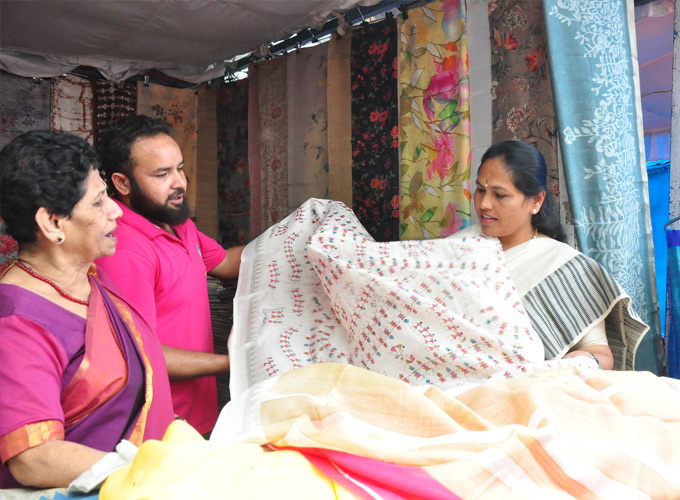 Shobha Karandlaje Inaugurated Bengaluru Utsava At Chitrakala Parishath