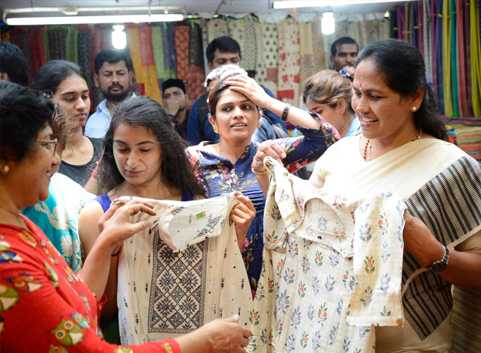 Shobha Karandlaje Inaugurated Bengaluru Utsava At Chitrakala Parishath