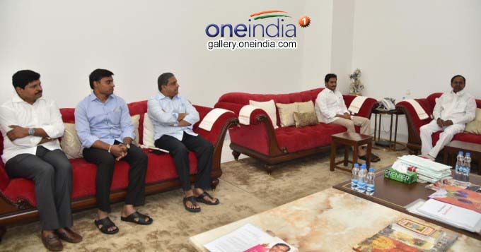 AP CM Jagan Mohan Reddy Meet Telangana CM KCR And Governor ESL Narasimhan