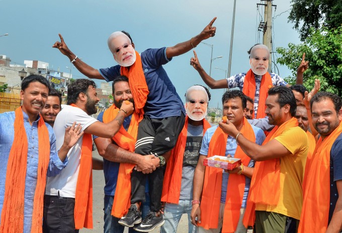 BJP Supporters Celebration on J&K Special Status Removal