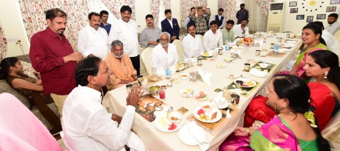 Telangana CM KCR With Family And MLA Roja Visits Athi Varadaraja Swamy Temple