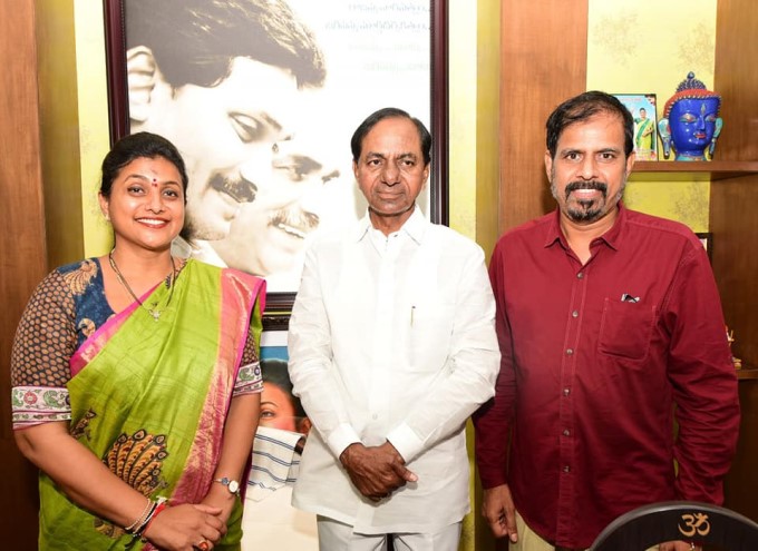 Telangana CM KCR With Family And MLA Roja Visits Athi Varadaraja Swamy Temple