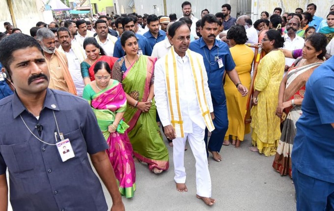 Telangana CM KCR With Family And MLA Roja Visits Athi Varadaraja Swamy Temple