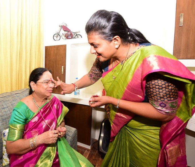 Telangana CM KCR With Family And MLA Roja Visits Athi Varadaraja Swamy Temple