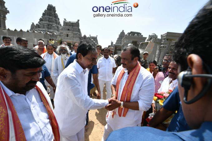 Telangana CM KCR Reviews Yadadri Temple Works