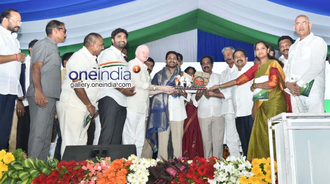 AP CM Jagan Mohan Reddy Inaugurates Grama Sachivalayam In Andhra Pradesh
