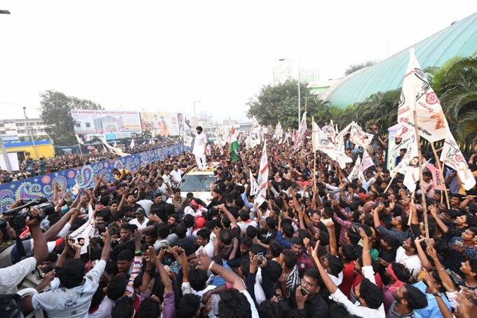 విశాఖపట్నం లాంగ్ మార్చ్‌లో పాల్గొన్న జనసేన చీఫ్ పవన్ కళ్యాణ్: ఫోటోలు