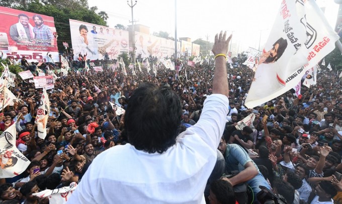 విశాఖపట్నం లాంగ్ మార్చ్‌లో పాల్గొన్న జనసేన చీఫ్ పవన్ కళ్యాణ్: ఫోటోలు