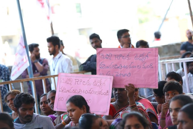 కాకినాడ రైతు సౌభాగ్య దీక్షలో పాల్గొన్న జనసేన అధినేత పవన్ కళ్యాణ్: ఫోటోలు