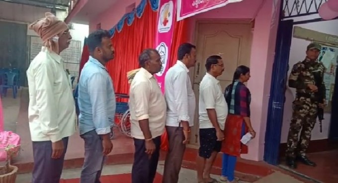 Karnataka Assembly By-Elections 2019 - Polling