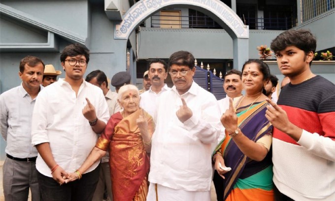 Karnataka Assembly By-Elections 2019 - Polling