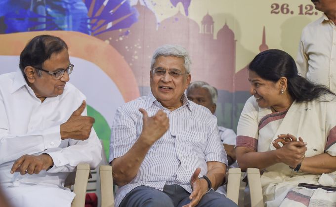 News in Photos (26 December 2019) | Photos of Top News Today - Oneindia Gallery