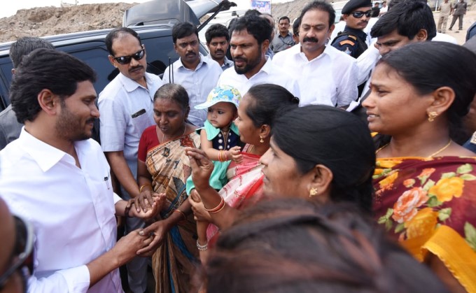 పోలవరం పనులను సమీక్షించిన ఏపీ సీఎం జగన్ : ఫోటోలు