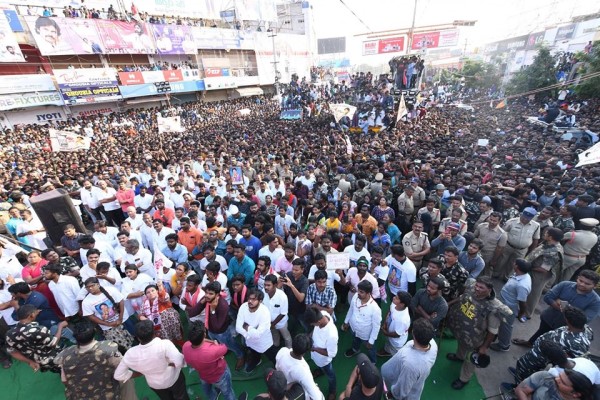 జస్టిస్ ఫర్ సుగాలి ప్రీతి కార్యక్రమంలో పాల్గొన్న పవన్ కళ్యాణ్ ఫోటోలు