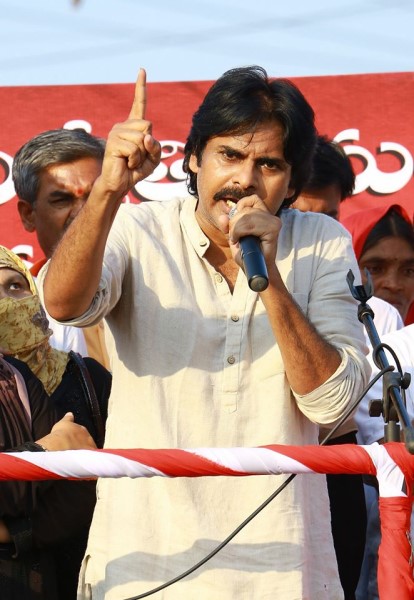 జస్టిస్ ఫర్ సుగాలి ప్రీతి కార్యక్రమంలో పాల్గొన్న పవన్ కళ్యాణ్ ఫోటోలు