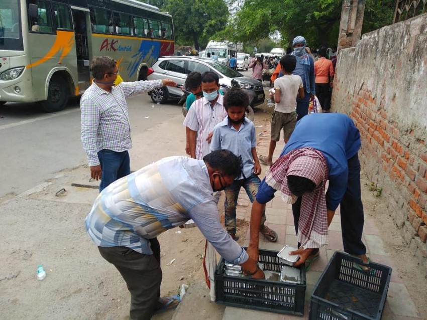 ఇంట్లో భోజనం తయారు చేసి ఆకలి తీరుస్తున్న టీమిండియా మాజీ క్రికెటర్ వీరేందర్ సెహ్వాగ్