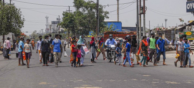 Homeless & Poor People Receive Foods & Other Donation Across India