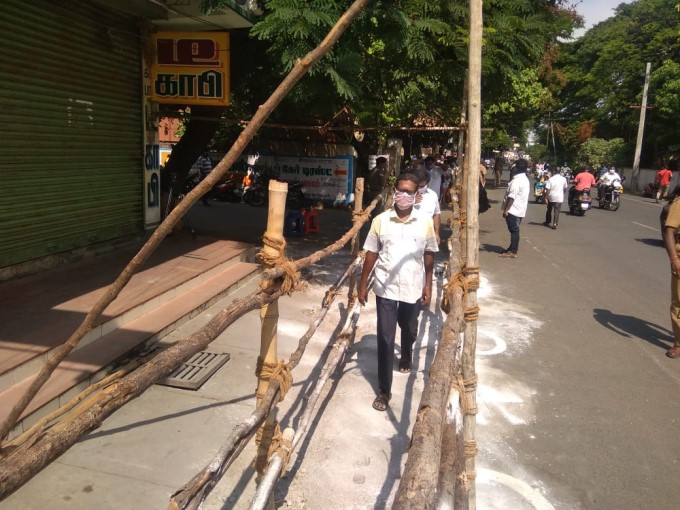 People Rush To Liquor Shops Opened In Major Parts Of India