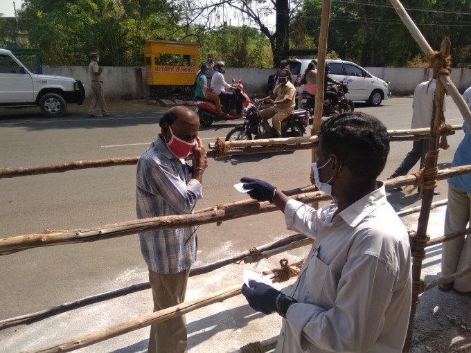 People Rush To Liquor Shops Opened In Major Parts Of India