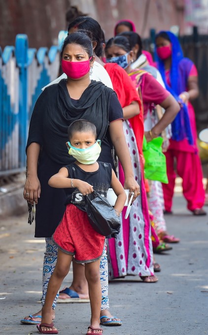 Homeless & Poor People Receive Foods & Other Donation Across India