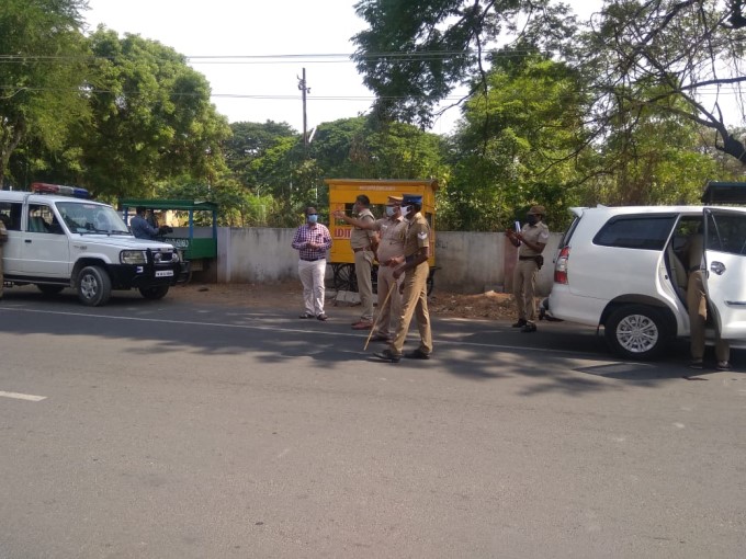 People Rush To Liquor Shops Opened In Major Parts Of India
