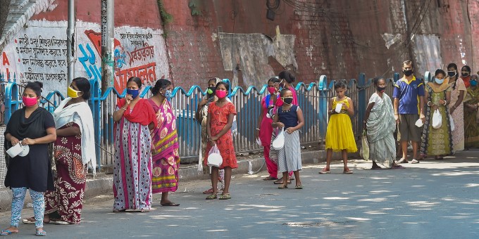 Homeless & Poor People Receive Foods & Other Donation Across India