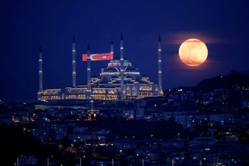 Super Flower Moon Pictures From Around The World