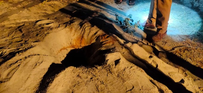 Telangana: 3 year old boy dies after falling into a borewell - Oneindia