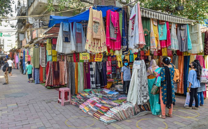 Markets reopen in New Delhi