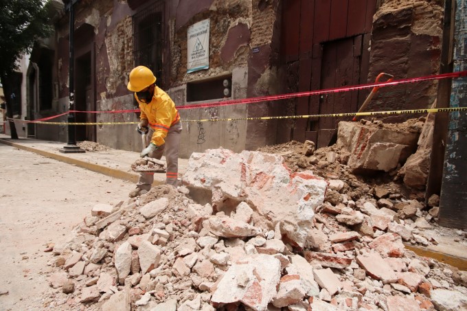 Powerful 7.5 earthquake hits southern Mexico