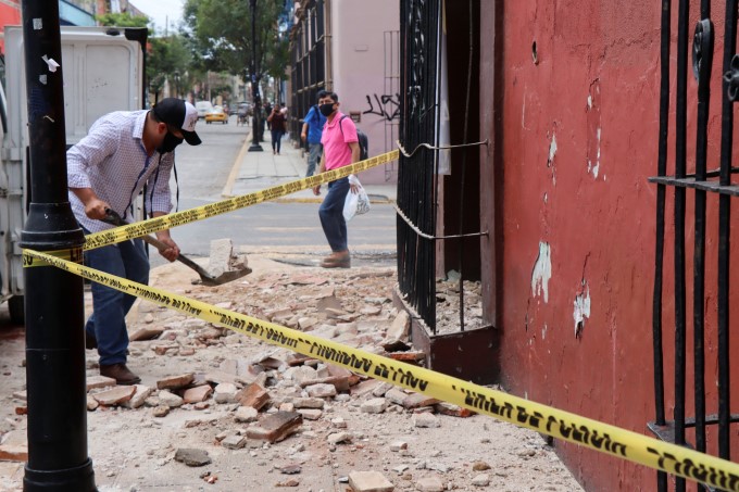 Powerful 7.5 earthquake hits southern Mexico