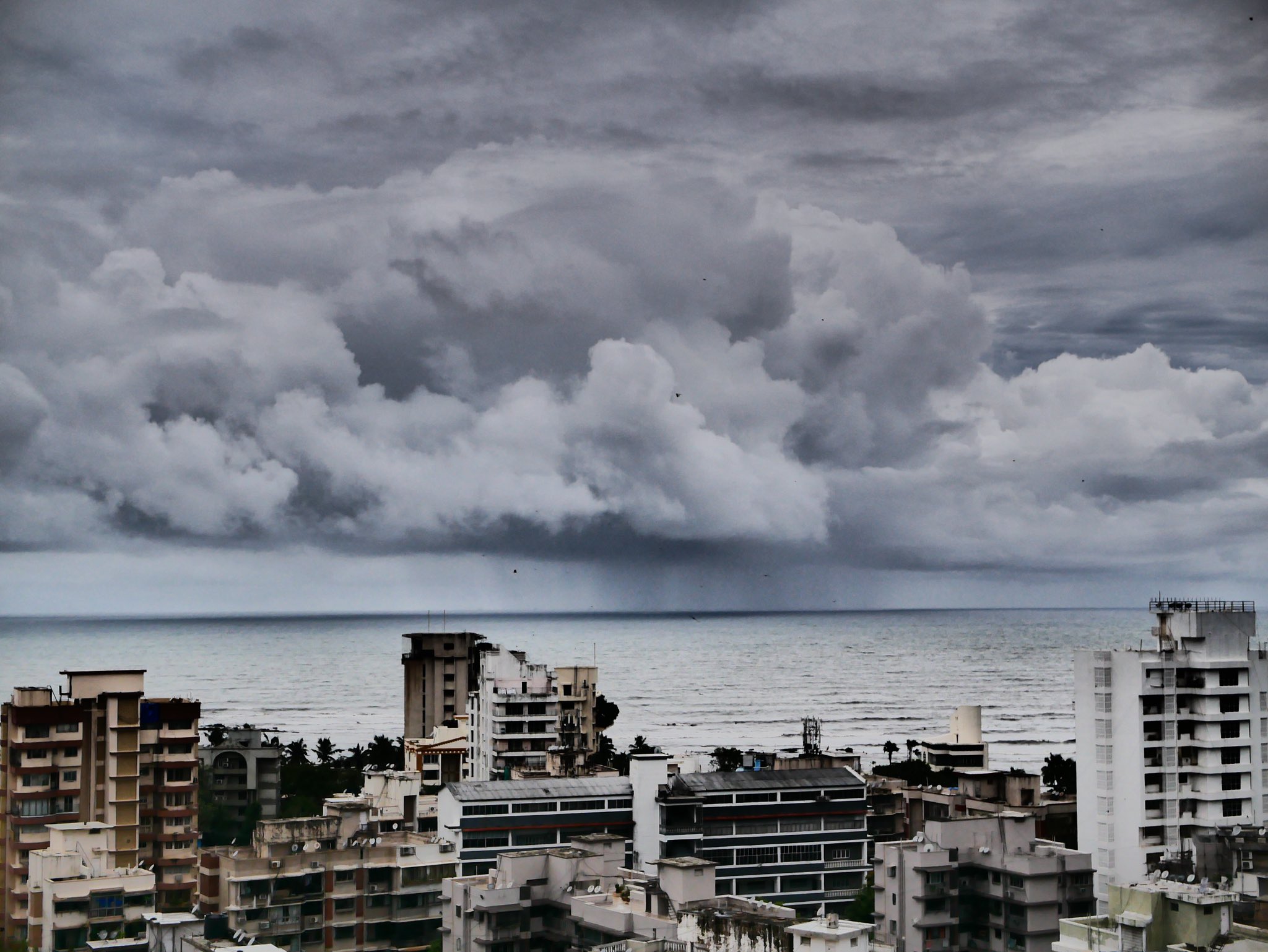 Heavy Rain Lashes Mumbai