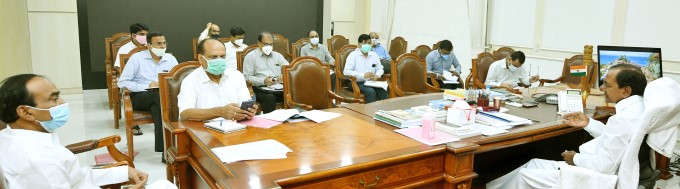 ప్రగతి భవన్‌లో సీఎం కేసీఆర్ కోవిడ్-19 పై సమీక్షా సమావేశం