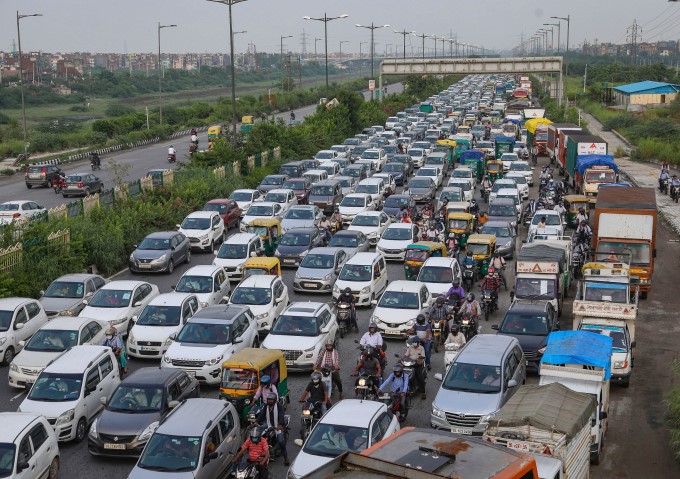 Heavy Traffic Jam In Delhi