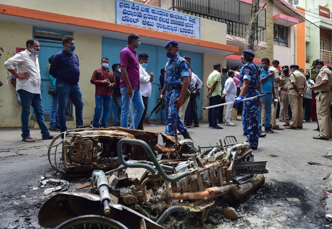 Violence erupts At DJ Halli And KG Halli Over Facebook post in Bengaluru