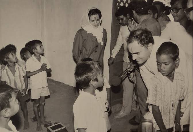 Rare Photos Of Former Prime Minister Rajiv Gandhi