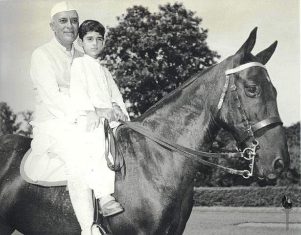 Rare Photos Of Former Prime Minister Rajiv Gandhi