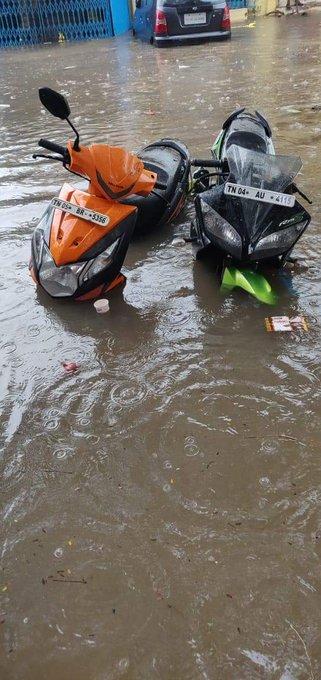 ಚಿತ್ರಗಳು: ತಮಿಳುನಾಡಿನ ರಾಜಧಾನಿ ಚೆನ್ನೈನಲ್ಲಿ ಗುಡುಗುಸಹಿತ ಭಾರಿ ಮಳೆ 