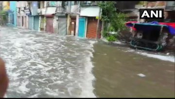 ಚಿತ್ರಗಳು: ತಮಿಳುನಾಡಿನ ರಾಜಧಾನಿ ಚೆನ್ನೈನಲ್ಲಿ ಗುಡುಗುಸಹಿತ ಭಾರಿ ಮಳೆ 