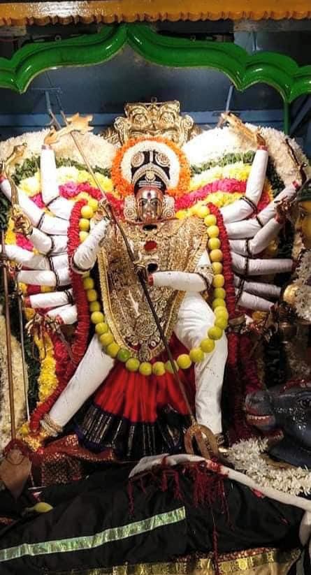தமிழகத்தில் களைகட்டிய நவராத்திரி... அலங்கார ரூபத்தில் எழுந்தருளிய அம்மன்கள்