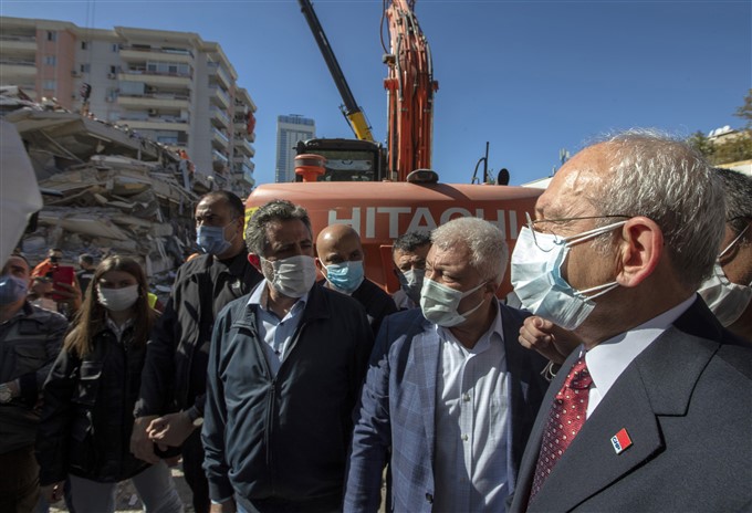 உலுக்கிய நிலநடுக்கம்.. உருகுலைந்த துருக்கி- படங்கள் 