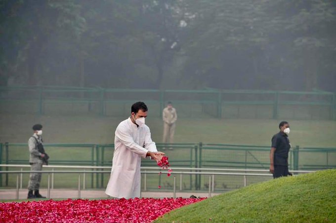 Leaders Pay tribute to India's first PM Jawaharlal Nehru on his birth anniversary