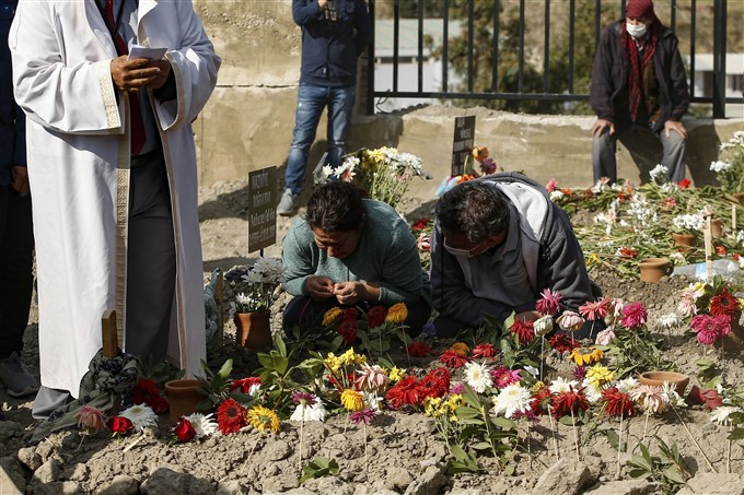 உலுக்கிய நிலநடுக்கம்.. உருகுலைந்த துருக்கி- படங்கள் 