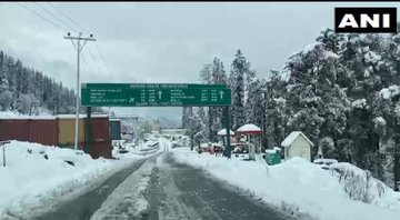 Seasons First Snowfall In J&K, Ladakh And HP