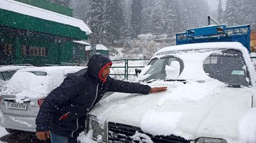 Seasons First Snowfall In J&K, Ladakh And HP