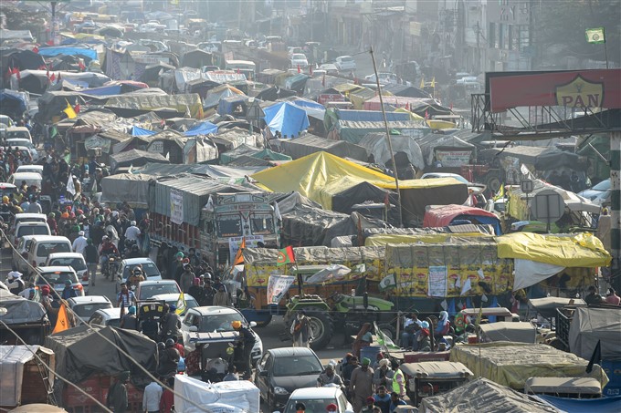 ಚಿತ್ರಗಳು; ಕೃಷಿ ಕಾಯ್ದೆ ವಿರುದ್ಧ ಸೋನಿಪತ್ ನಲ್ಲಿ ಮುಂದುವರೆದ ರೈತರ ಪ್ರತಿಭಟನೆ